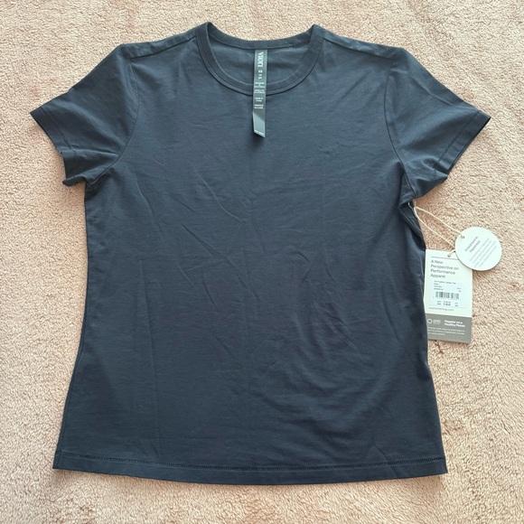 Vuori Short-sleeve Feather Classic Tee - Picture 4 of 7